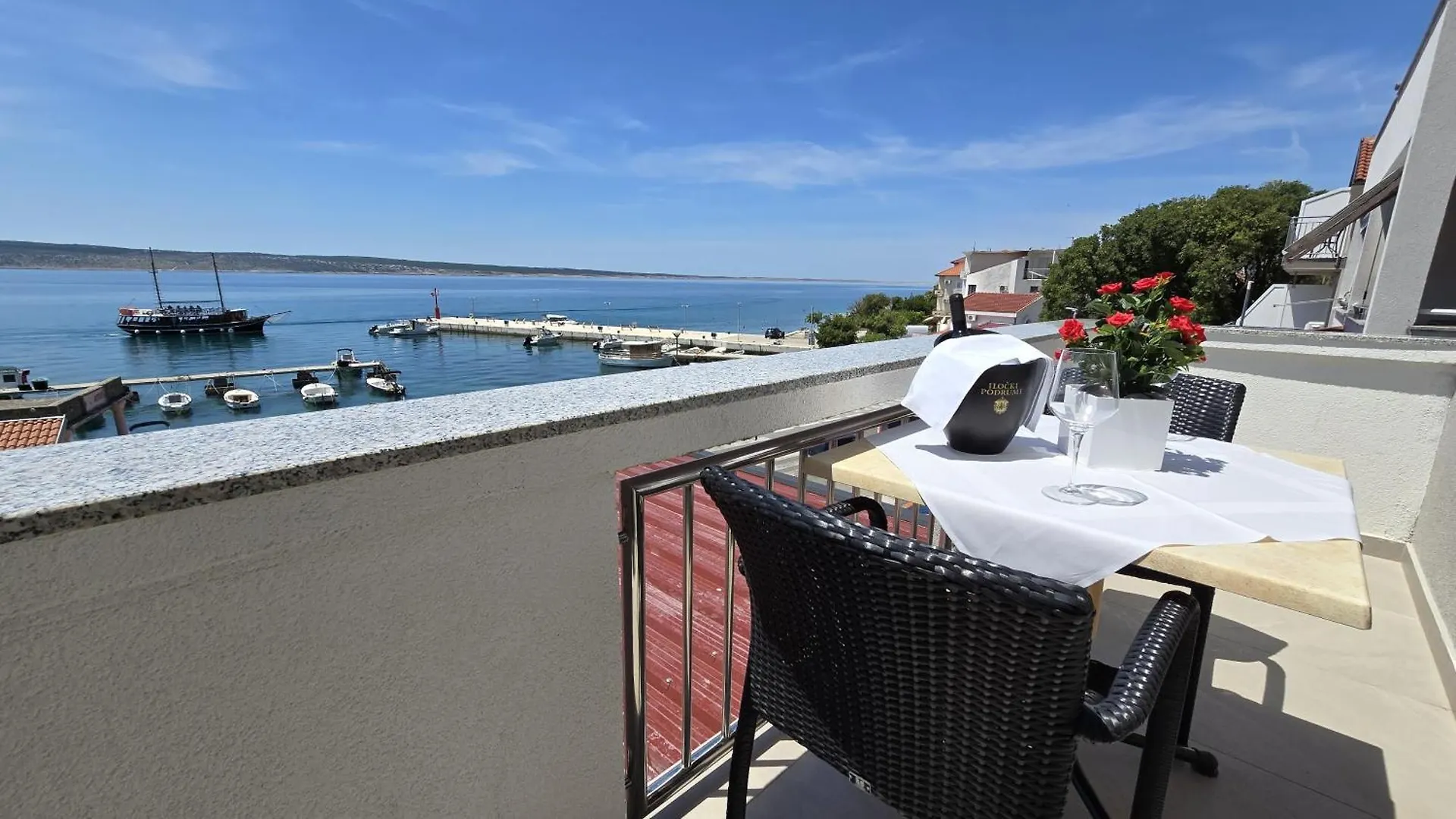 Apartments Tota Starigrad Paklenica 3*,