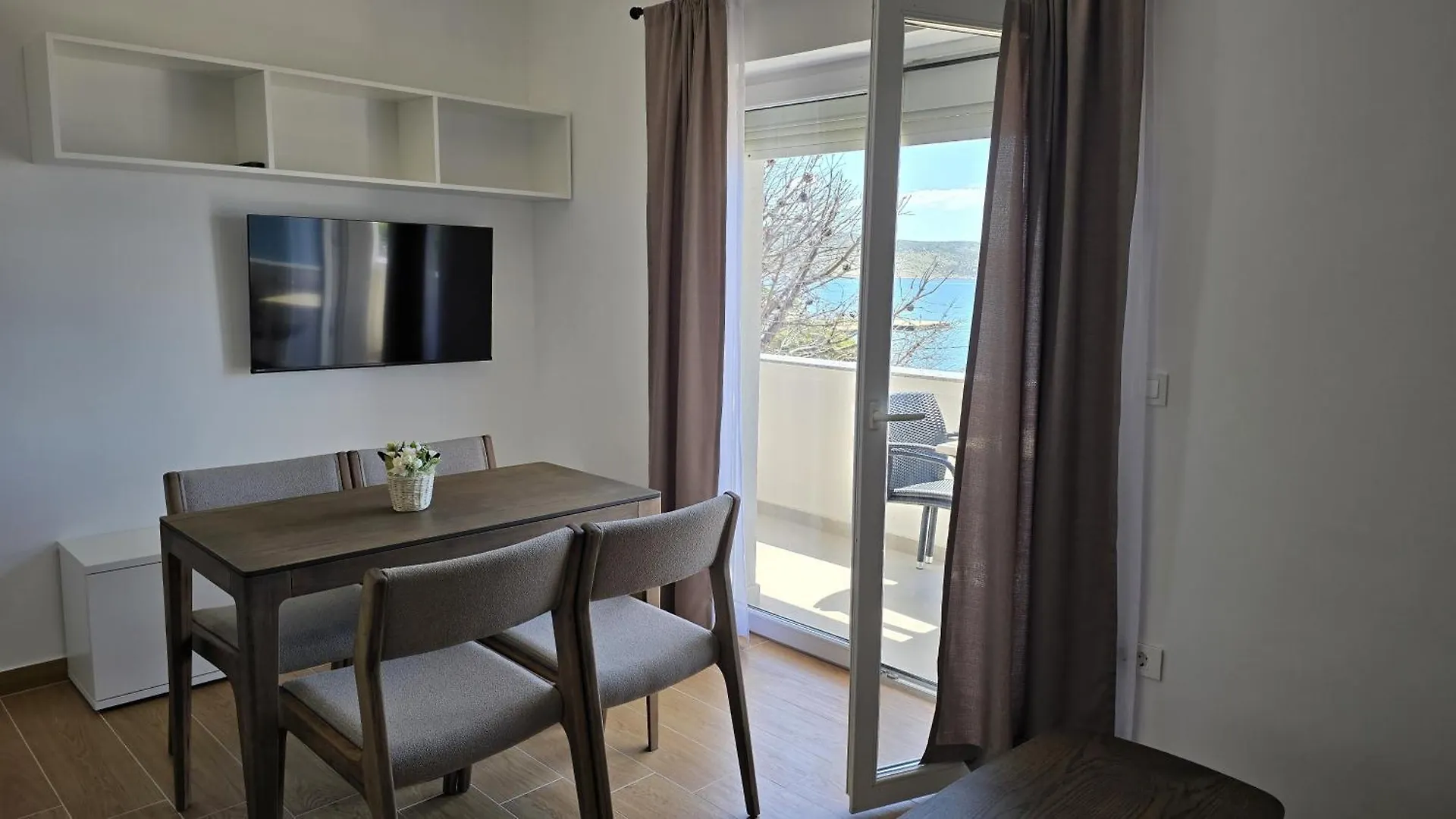 Apartments Tota Starigrad Paklenica Maison d'hôtes