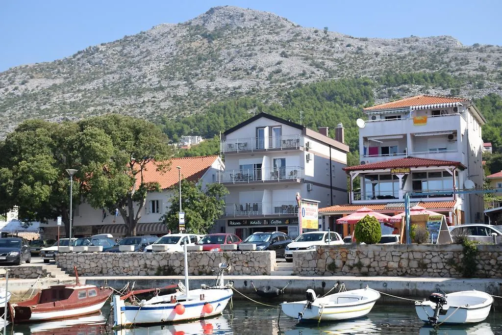 Apartments Tota Starigrad Paklenica