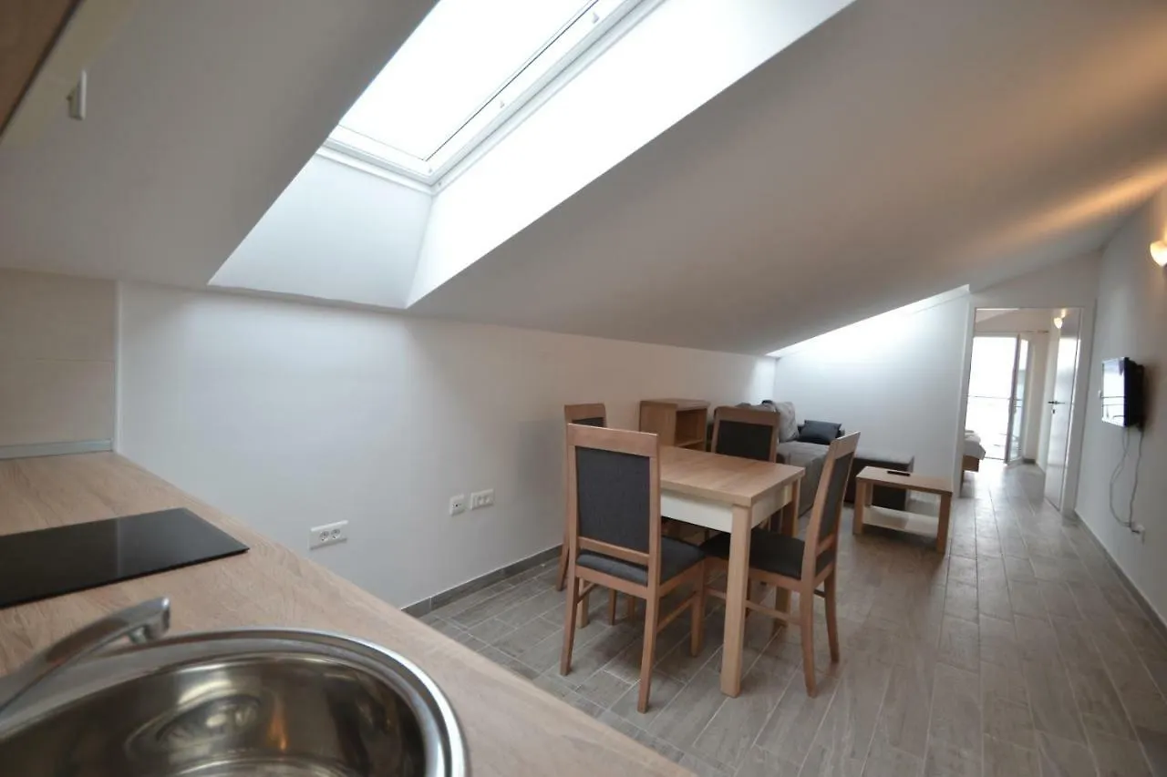 Apartments Tota Starigrad Paklenica
